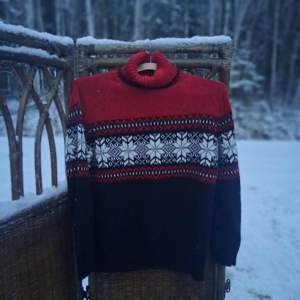 Carolyn Taylor Red and Black Patterned Small Sweater🎄❄️